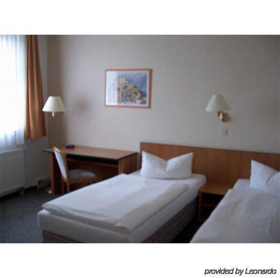 Hotel Kubrat An Der Spree Berlim Exterior foto