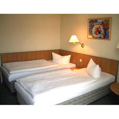 Hotel Kubrat An Der Spree Berlim Exterior foto
